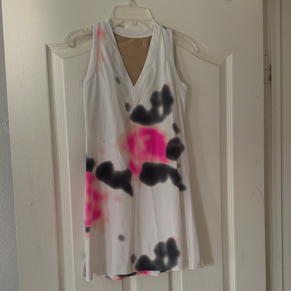 Lululemon dress size 6